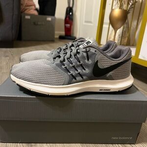 Nike Men's Run Swift 908989-002 Gray